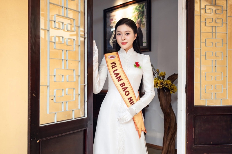Hoa hậu Kiều Duy tri ân cha mẹ mùa Vu lan báo hiếu