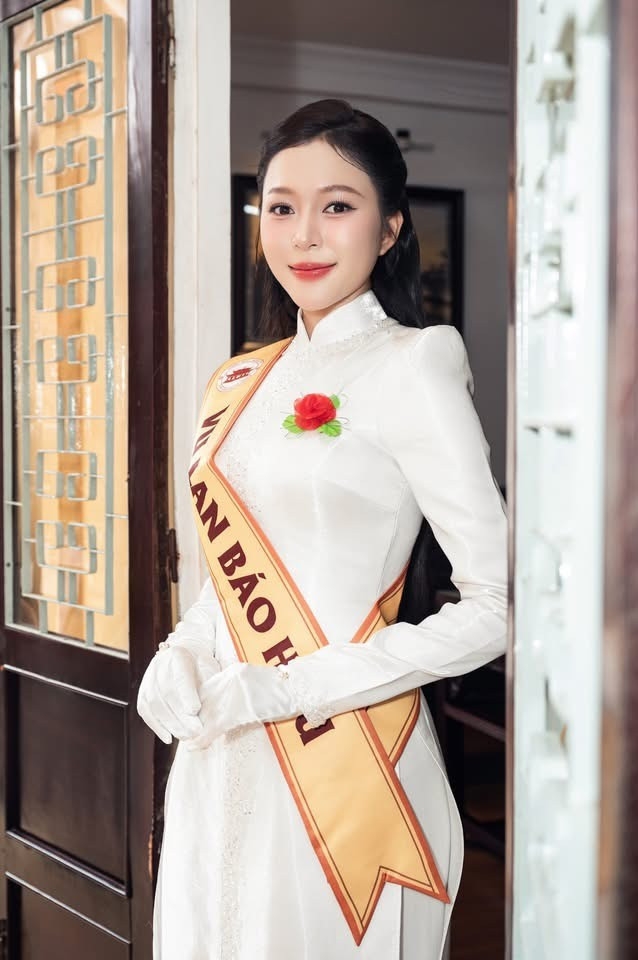 Hoa hậu Kiều Duy tri ân cha mẹ mùa Vu lan báo hiếu