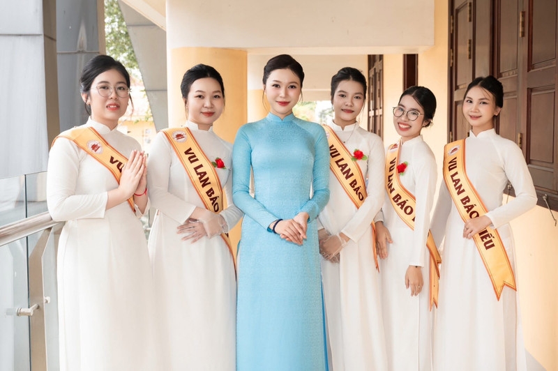 Hoa hậu Kiều Duy tri ân cha mẹ mùa Vu lan báo hiếu