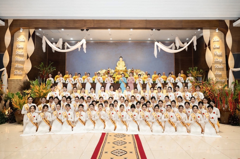 Hoa hậu Kiều Duy tri ân cha mẹ mùa Vu lan báo hiếu