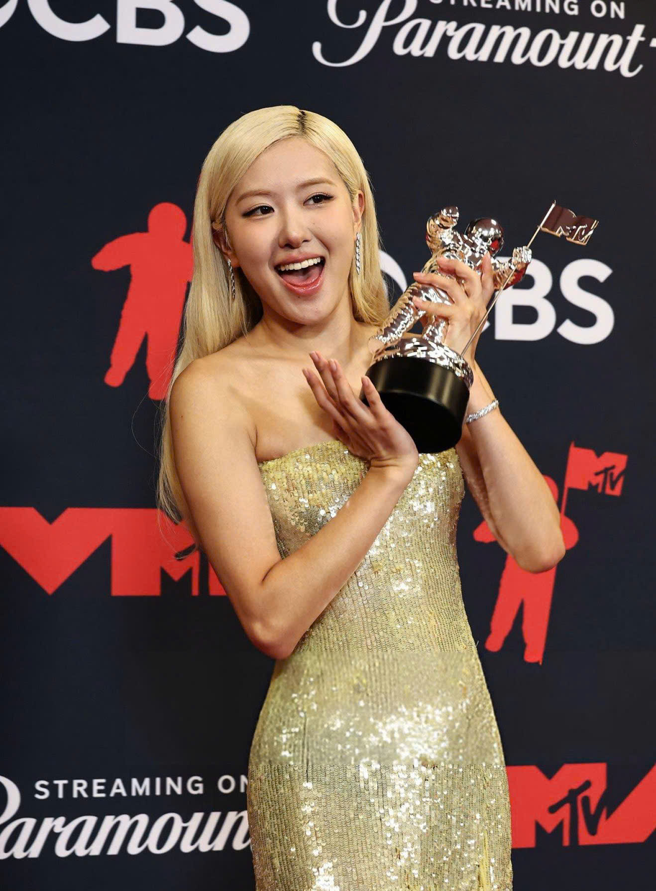 Ariana Grande thắng giải video tại VMAs 2025