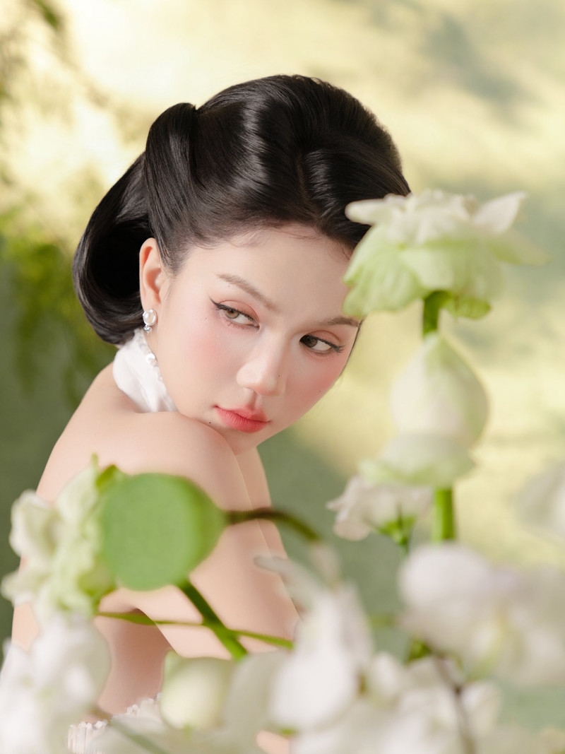 Ngọc Trinh gây chú ý với hình ảnh khác thường, ẩn ý nhắc về biến cố cuộc đời Ngọc Trinh gây chú ý với hình ảnh khác thường, ẩn ý nhắc về biến cố cuộc đời