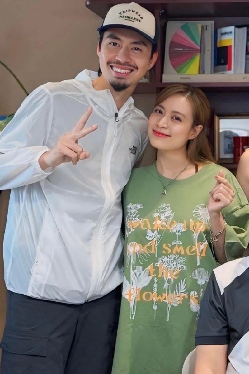 Lộ khung hình tình tứ, Đen Vâu và Hoàng Thùy Linh 'ngầm' công khai tình cảm?