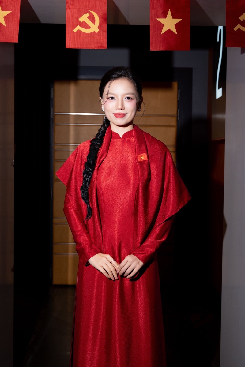 Nhan sắc đời thường gây nhớ thương của nữ chính Mưa Đỏ