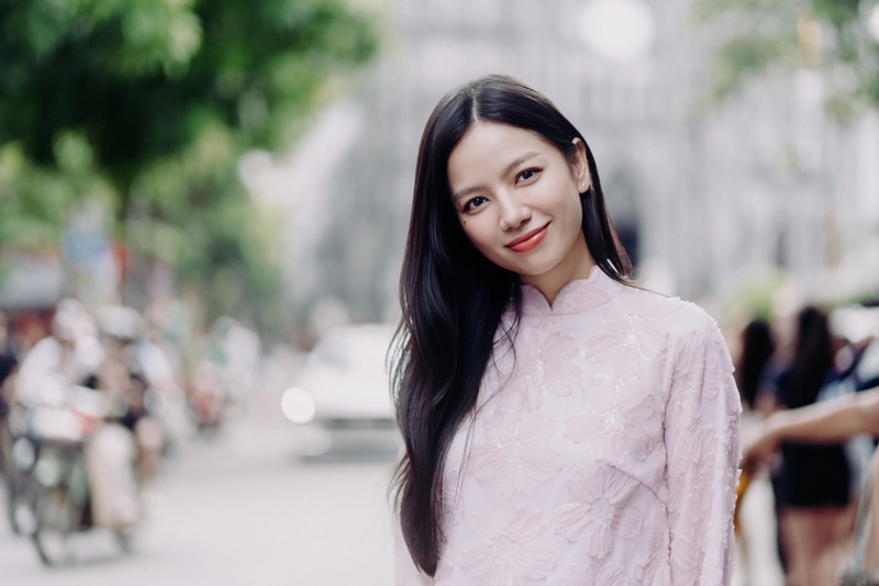 Nhan sắc đời thường gây nhớ thương của nữ chính Mưa Đỏ