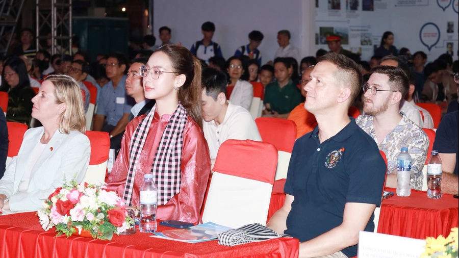 Hoa hậu Bảo Ngọc gây ấn tượng mạnh tại chương trình giao lưu hữu nghị Việt Mỹ