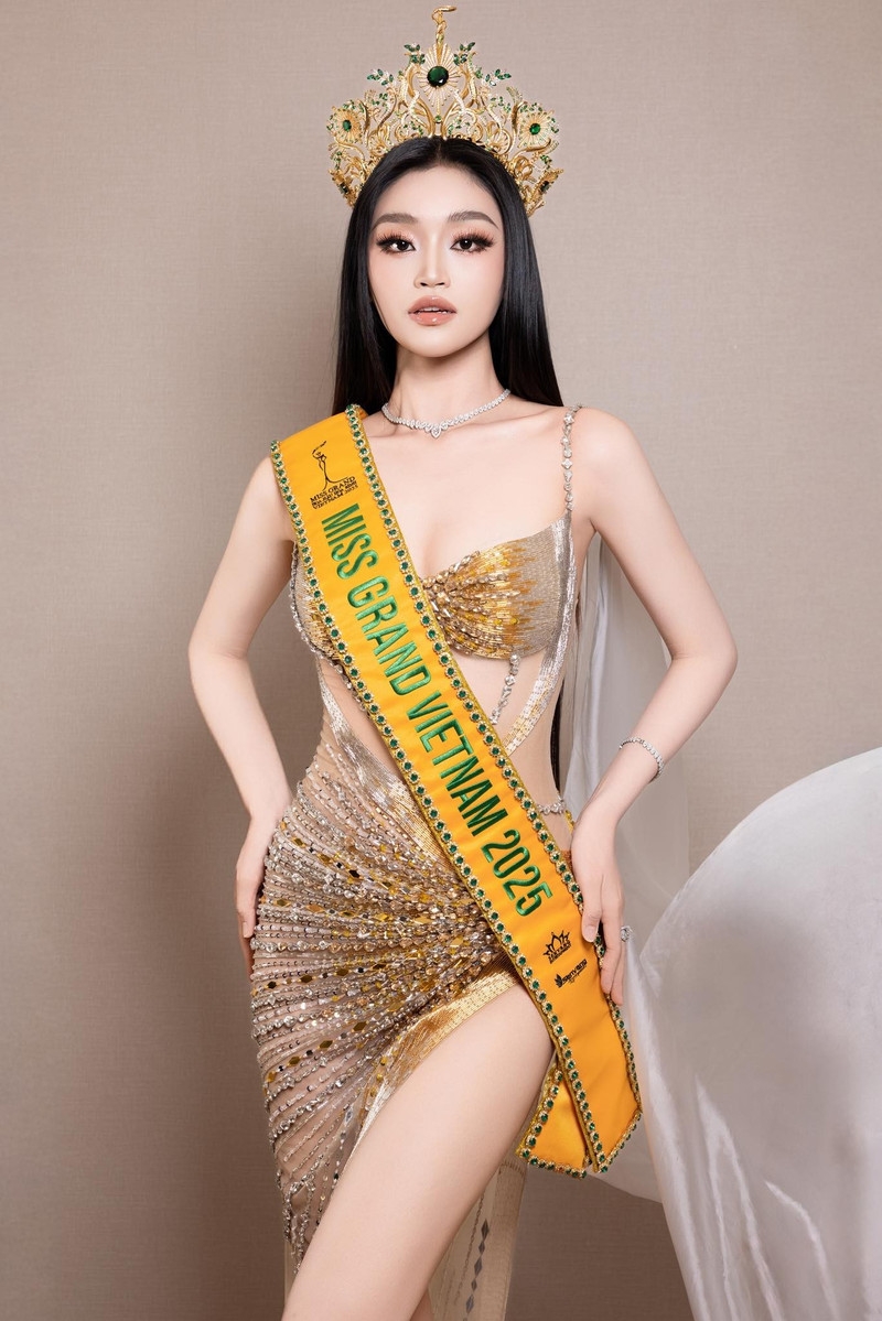 Hoa hậu Yến Nhi mang 20 vali hành lý tới Miss Grand International 2025