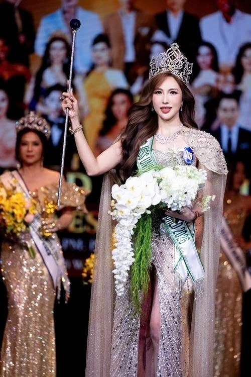 Hoa hậu Tiffany Trúc Châu: Giấc mơ vương miện từ thuở còn thơ