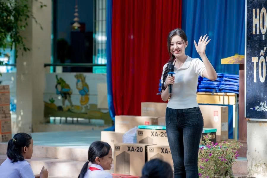 Á hậu Khánh Như khởi động dự án trao máy tính cho trẻ em có hoàn cảnh khó khăn