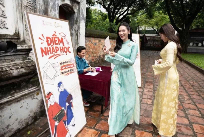 Hoa hậu, nghệ sĩ nô nức ‘Nhận học bạ - làm Giám sinh’ tại Văn Miếu