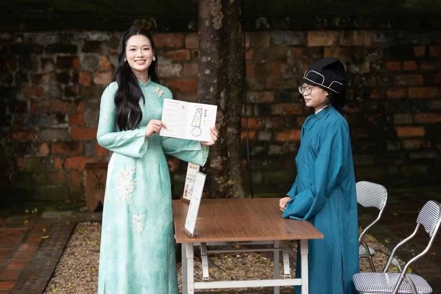 Hoa hậu, nghệ sĩ nô nức ‘Nhận học bạ - làm Giám sinh’ tại Văn Miếu