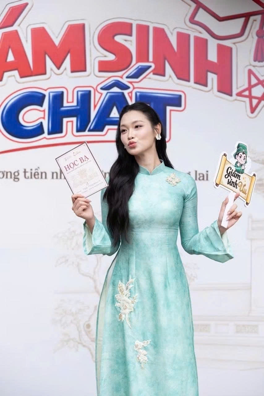 Hoa hậu, nghệ sĩ nô nức ‘Nhận học bạ - làm Giám sinh’ tại Văn Miếu