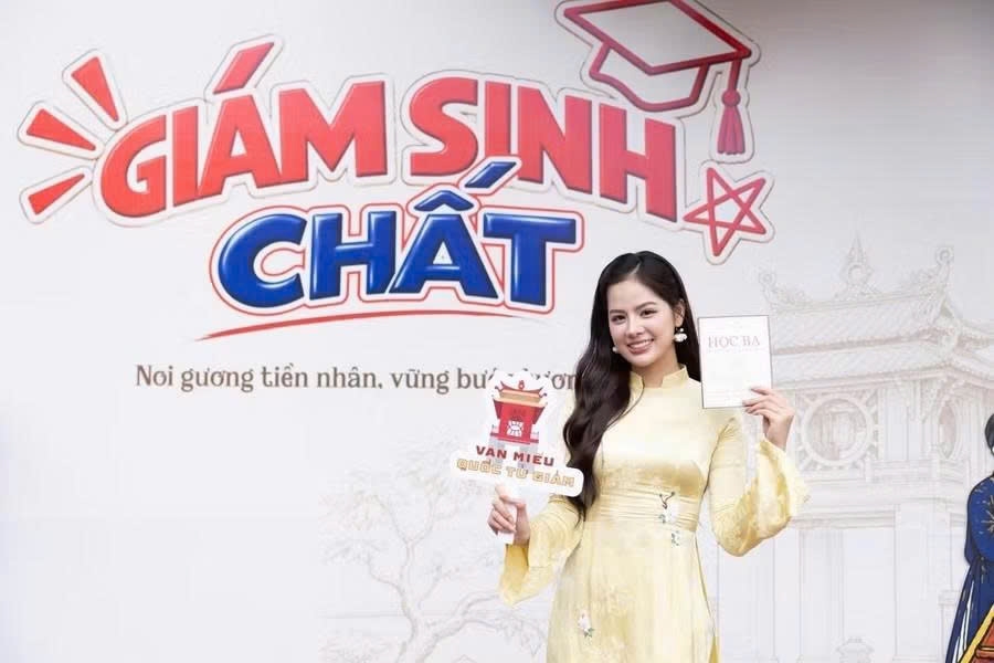 Hoa hậu, nghệ sĩ nô nức ‘Nhận học bạ - làm Giám sinh’ tại Văn Miếu