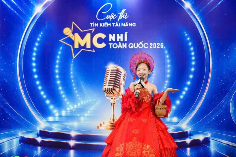 Cô bé 8 tuổi ba lần nhận vé vàng vào chung kết MC nhí toàn quốc 2026