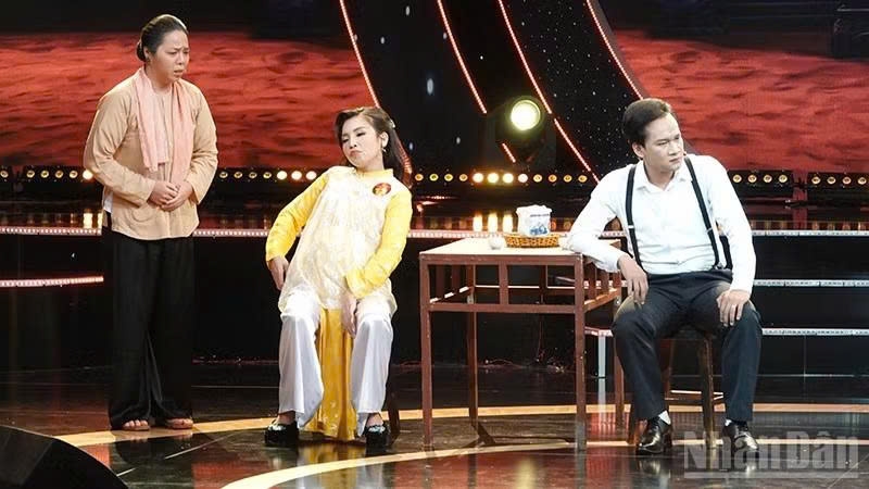 Ba thí sinh Huỳnh Kim Tho, Trần Văn Khiêm và Võ Thị Bé bước vào đêm Chung kết xếp hạng Chuông vàng vọng cổ 2026 Ba thí sinh Huỳnh Kim Tho, Trần Văn Khiêm và Võ Thị Bé bước vào đêm Chung kết xếp hạng Chuông vàng vọng cổ 2026