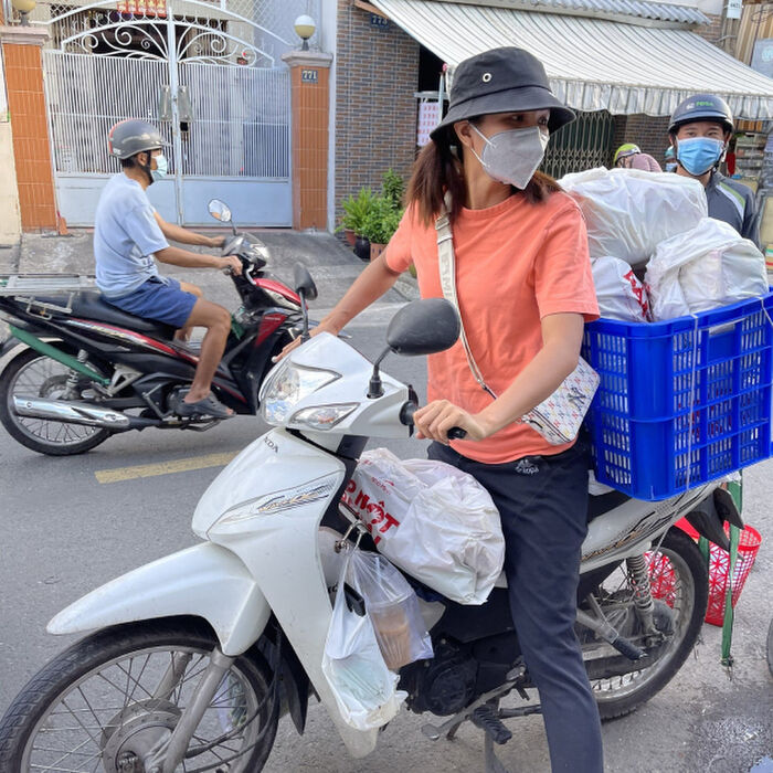 Nam Thư kỷ niệm 3 tháng làm tình nguyện viên: 'Thành phố mình sắp khỏe lại rồi'