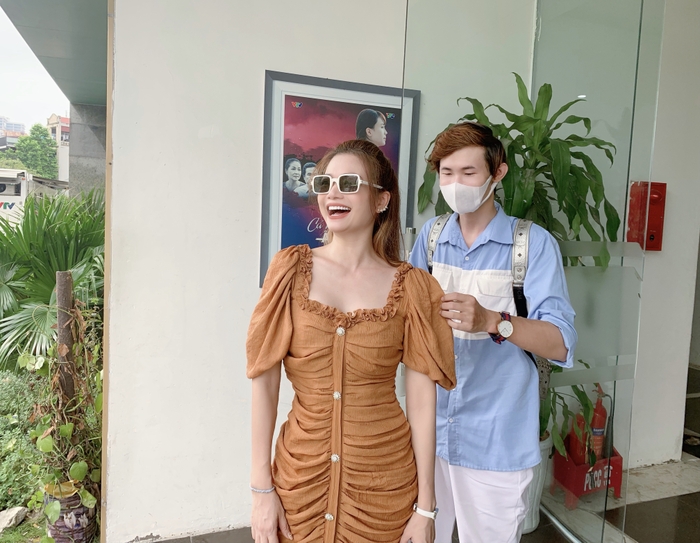 Stylist Khúc Mạnh Quân: 'Để Dì Mai (Kiều Anh) mặc đẹp trên phim, không hề dễ'