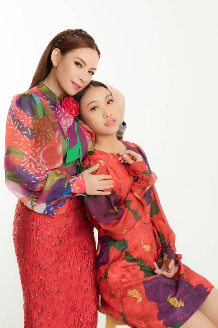 Trong khi Hồ Văn Cường vẫn giữ im lặng, con gái nuôi Phi Nhung lên tiếng bảo vệ mẹ giữa ồn ào cát-sê