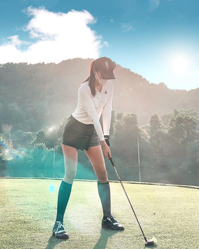 Á hậu Huyền My chơi golf thôi mà lên đồ sang chảnh như đi tiệc thời trang