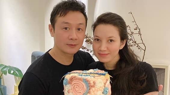 MC Anh Tuấn hạnh phúc đón sinh nhật bên vợ trẻ