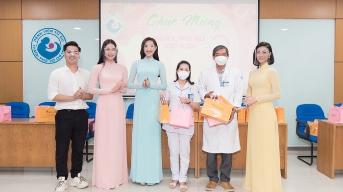Đỗ Hà - Phương Anh - Kiều Loan diện áo dài nền nã tặng quà cho tuyến đầu chống dịch ngày 20/10
