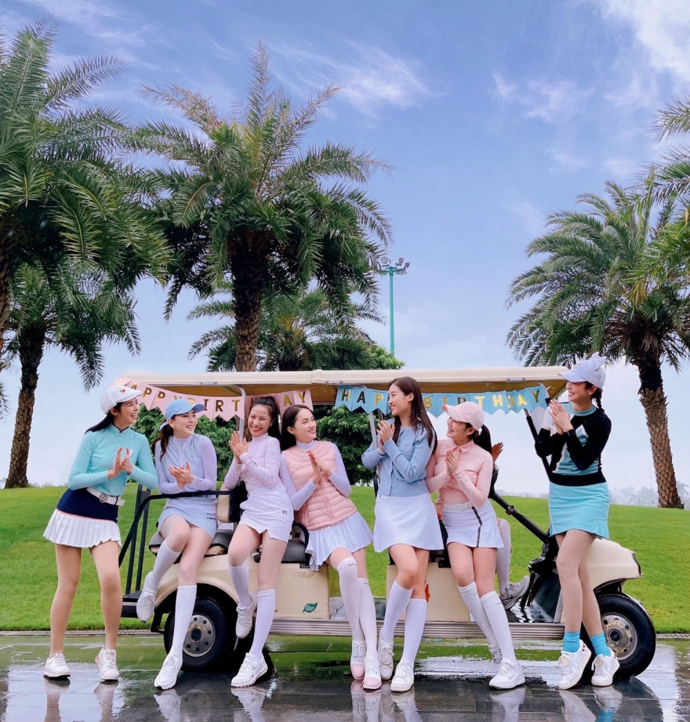 Hội bạn thân dàn hoa hậu tổ chức sinh nhật trên sân golf Hội bạn thân dàn hoa hậu tổ chức sinh nhật trên sân golf