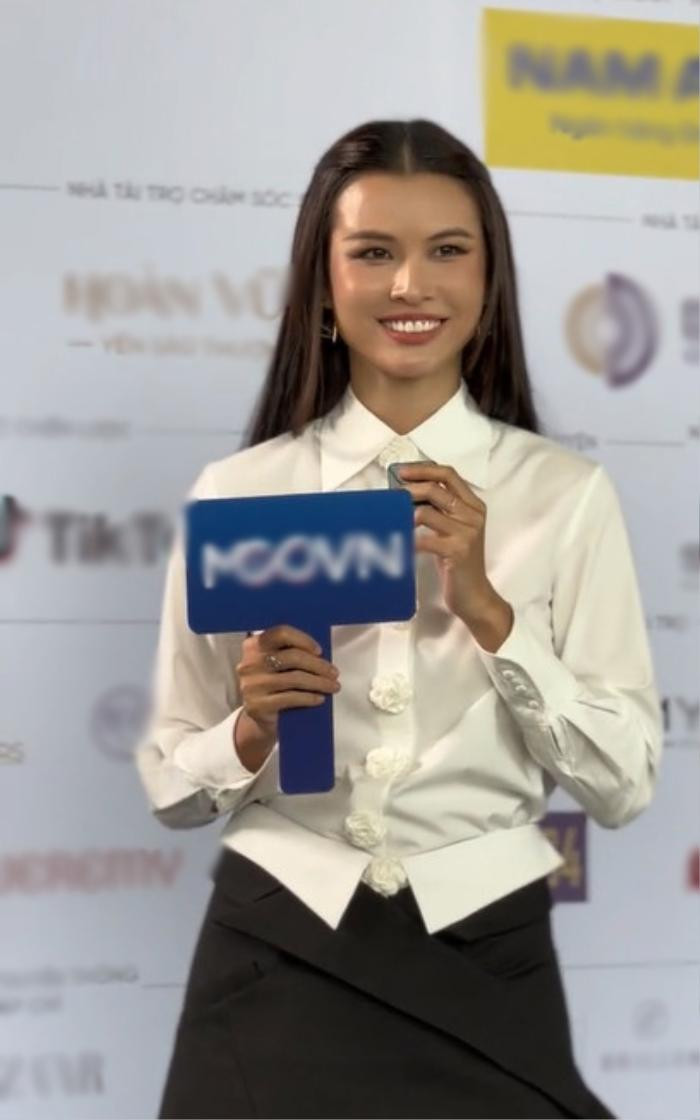 Cao Thiên Trang bất ngờ xuất hiện ghi danh Hoa hậu Hoàn Vũ Việt Nam