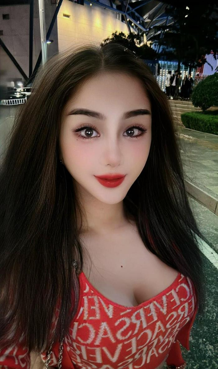 Lâm Khánh Chi rục rịch thử váy cưới, bị nghi chuẩn bị tái hôn? Lâm Khánh Chi rục rịch thử váy cưới, bị nghi chuẩn bị tái hôn?