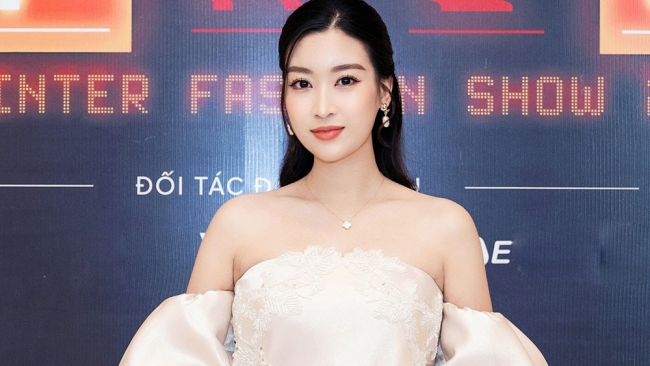 Hoa hậu Đỗ Mỹ Linh tái xuất thảm đỏ sau sinh