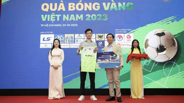 Ra mắt QBV 2023: Áo đấu của Huỳnh Như được bán để giúp đỡ các cựu cầu thủ