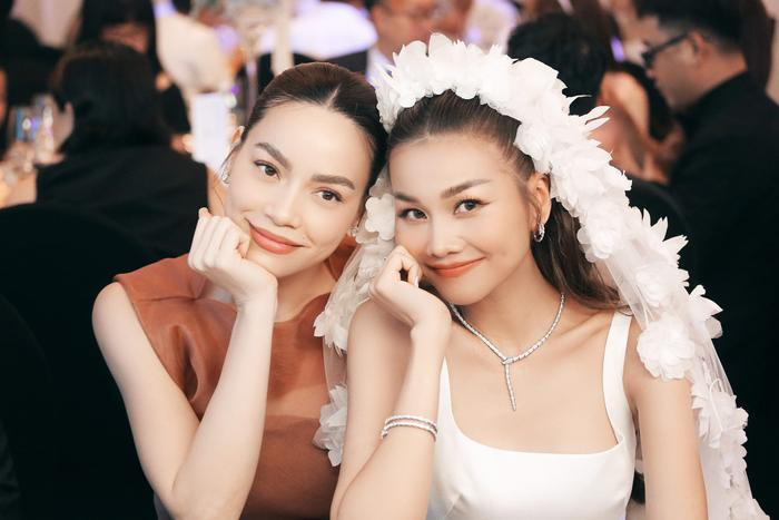 Vợ chồng Thanh Hằng nhận tin vui sau đám cưới cổ tích Vợ chồng Thanh Hằng nhận tin vui sau đám cưới cổ tích