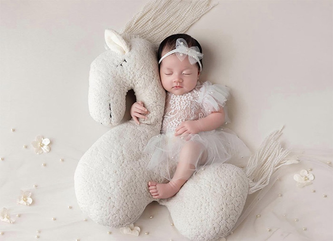 Hoa hậu Đặng Thu Thảo khoe con gái thứ ba mới sinh Hoa hậu Đặng Thu Thảo khoe con gái thứ ba mới sinh
