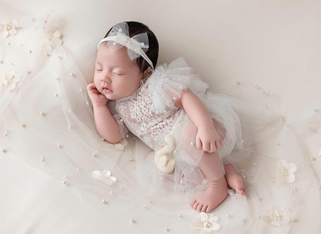 Hoa hậu Đặng Thu Thảo khoe con gái thứ ba mới sinh Hoa hậu Đặng Thu Thảo khoe con gái thứ ba mới sinh