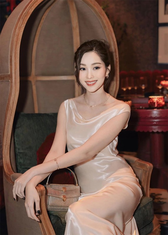 Hoa hậu Đặng Thu Thảo khoe con gái thứ ba mới sinh Hoa hậu Đặng Thu Thảo khoe con gái thứ ba mới sinh