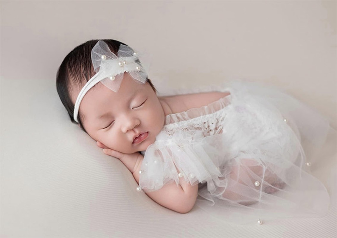 Hoa hậu Đặng Thu Thảo khoe con gái thứ ba mới sinh Hoa hậu Đặng Thu Thảo khoe con gái thứ ba mới sinh