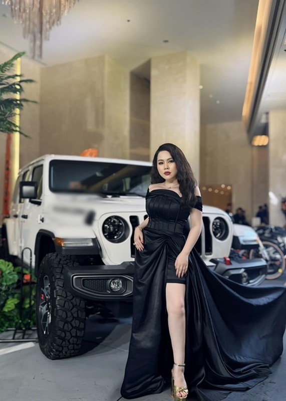Trương Phương xinh đẹp gợi cảm, bị đồn yêu tỷ phú USD