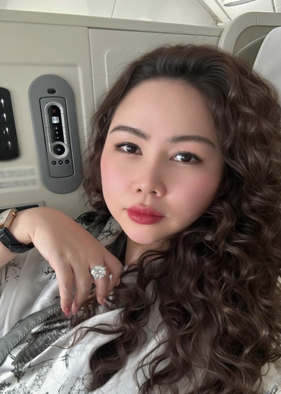 Trương Phương xinh đẹp gợi cảm, bị đồn yêu tỷ phú USD