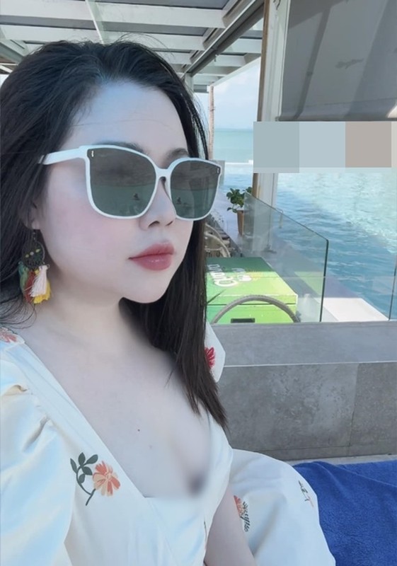 Trương Phương xinh đẹp gợi cảm, bị đồn yêu tỷ phú USD