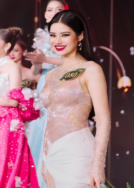 Lý do Cao Ngọc Bích gây tranh cãi khi thi Miss Earth 2024