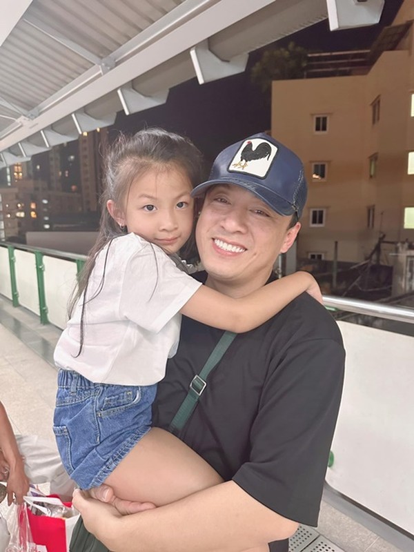 Lam Trường giàu “khủng”, hôn nhân viên mãn bên vợ hai kém 17 tuổi Lam Trường giàu “khủng”, hôn nhân viên mãn bên vợ hai kém 17 tuổi