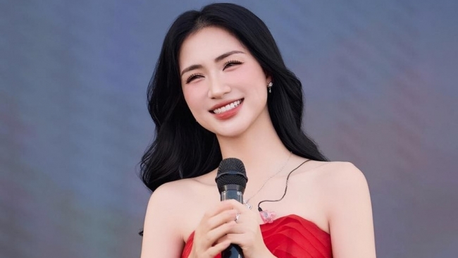 Hòa Minzy ủng hộ 300 triệu đồng, lan tỏa tinh thần tương thân tương ái đến miền Trung