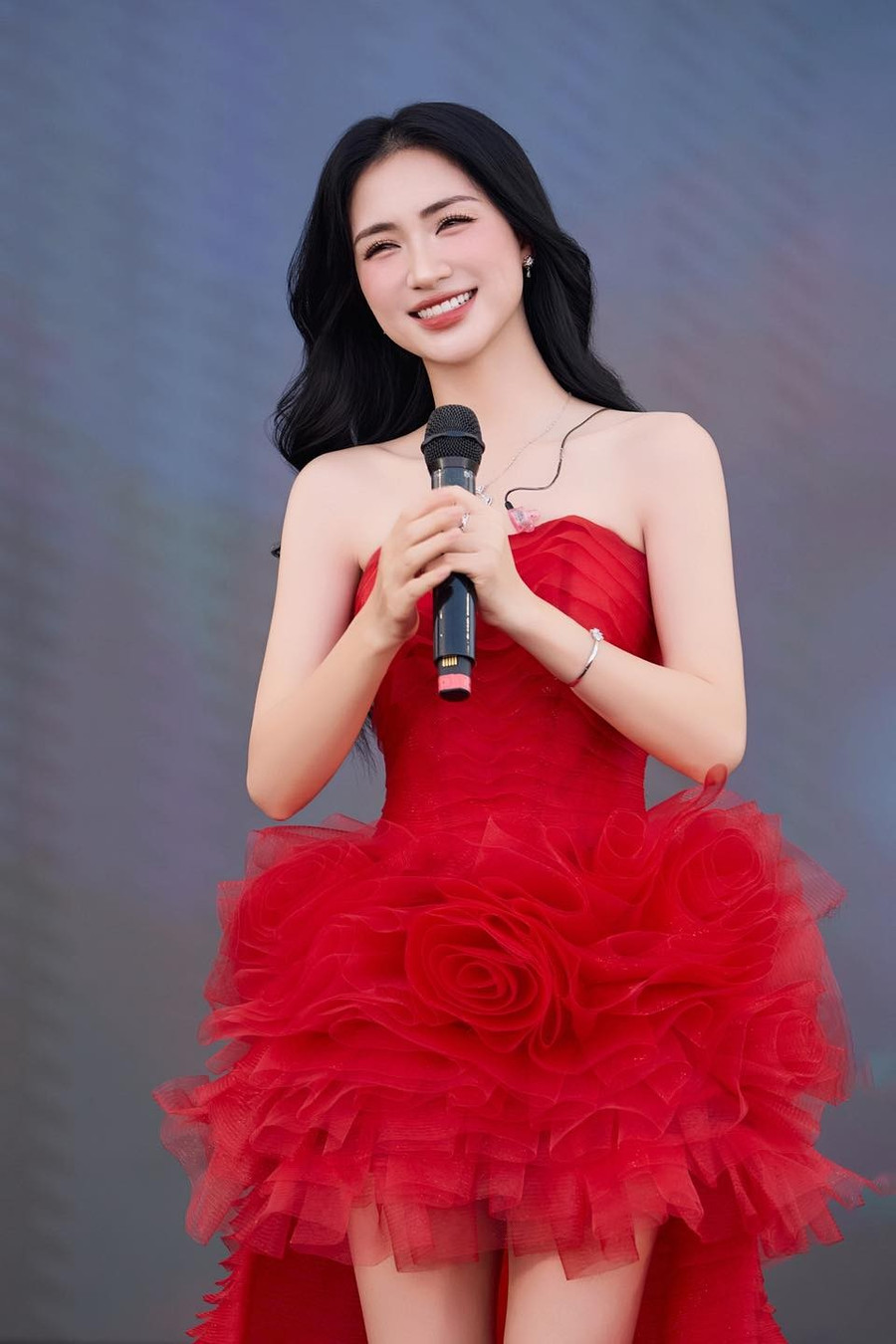 Hòa Minzy ủng hộ 300 triệu đồng, lan tỏa tinh thần tương thân tương ái đến miền Trung