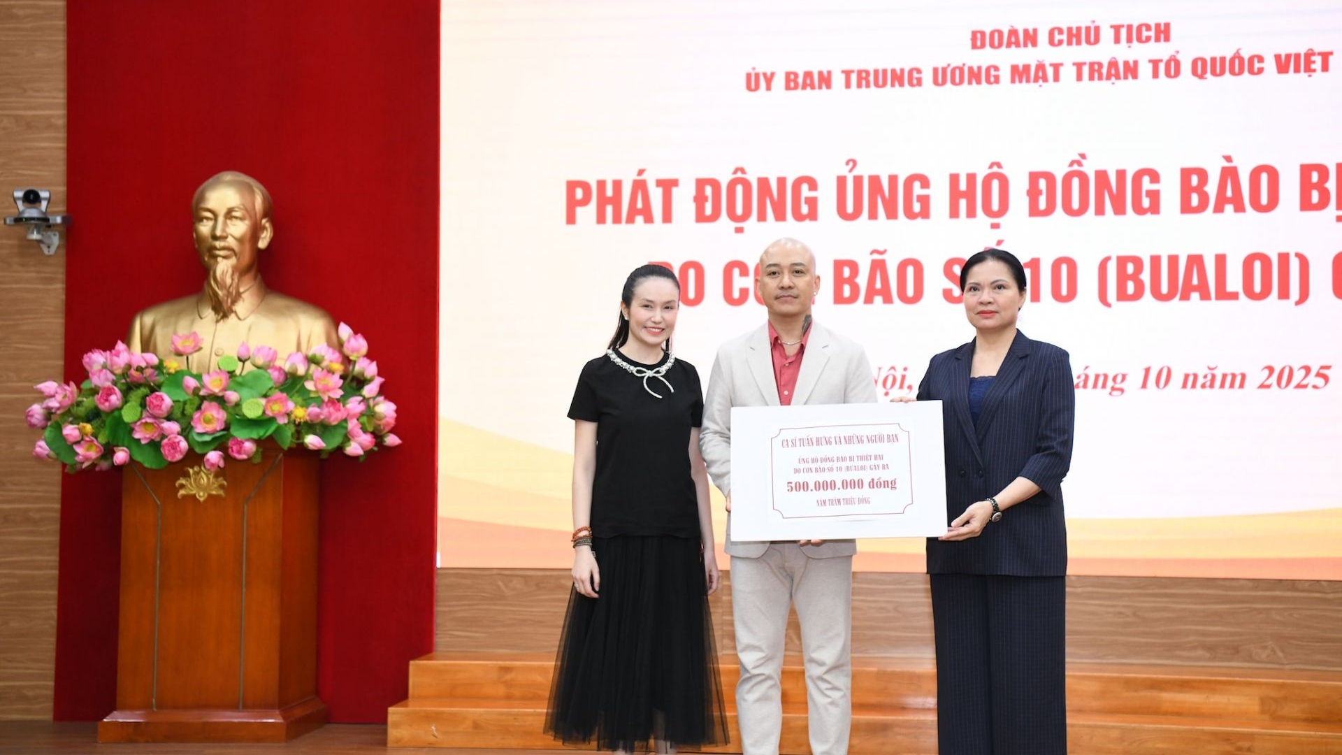 Ca sĩ Tuấn Hưng ủng hộ khắc phục bão số 10
