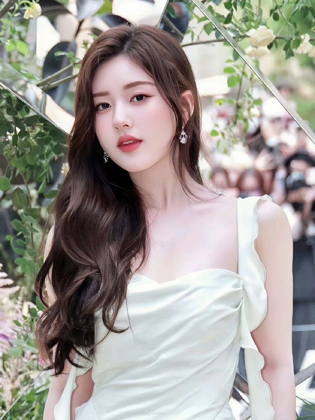 Triệu Lộ Tư – “Nữ hoàng mạng xã hội” mới của làng giải trí Hoa ngữ