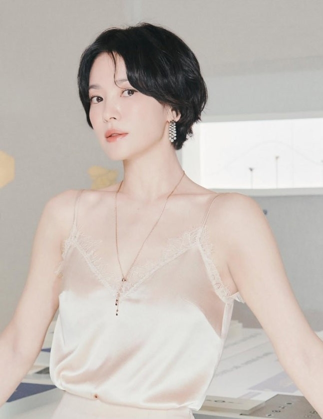 Song Hye Kyo thu hút mọi ánh nhìn, lột xác gợi cảm khi diện 'đồ ngủ' đi sự kiện Song Hye Kyo thu hút mọi ánh nhìn, lột xác gợi cảm khi diện 'đồ ngủ' đi sự kiện