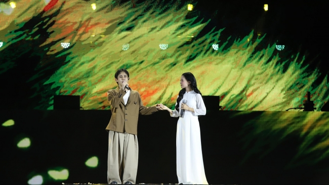 Dàn sao cháy hết mình tại Đại nhạc hội thanh niên