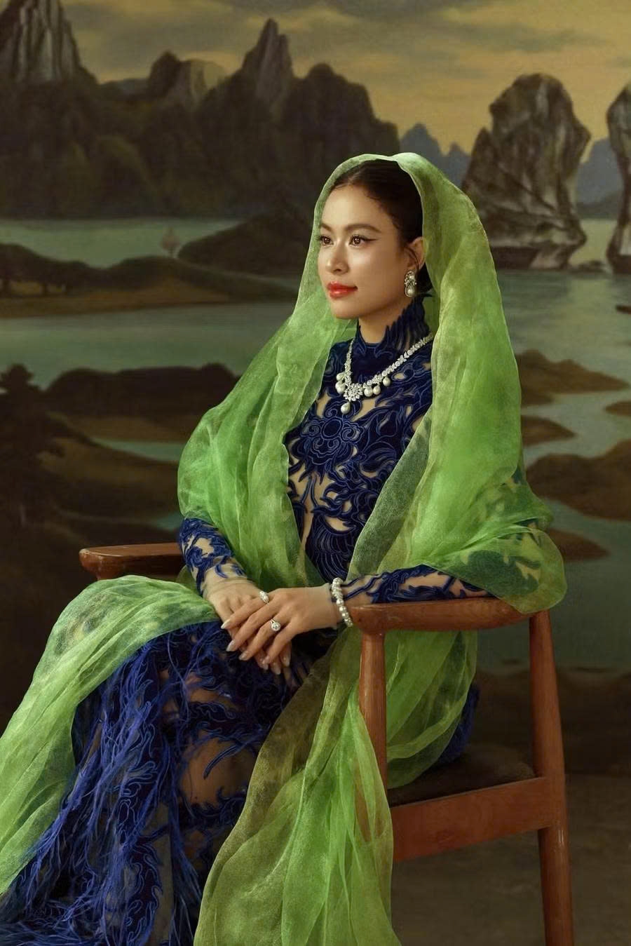 Hoàng Thùy Linh trở lại đường đua âm nhạc với MV "Thầy dùi" Hoàng Thùy Linh trở lại đường đua âm nhạc với MV "Thầy dùi"