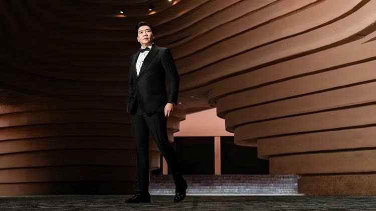 Phúc Tiệp ghi dấu hành trình 25 năm ca hát với liveshow “The Gentleman”