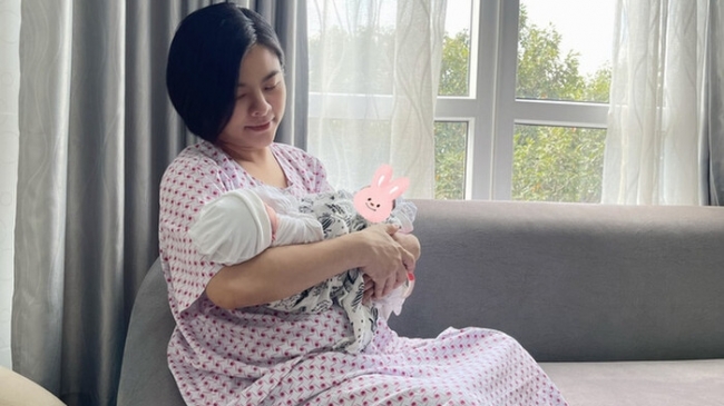 Vân Trang gặp nguy hiểm lúc sinh đôi, suýt bị xuất huyết, 'vượt cạn' trong 4 tiếng