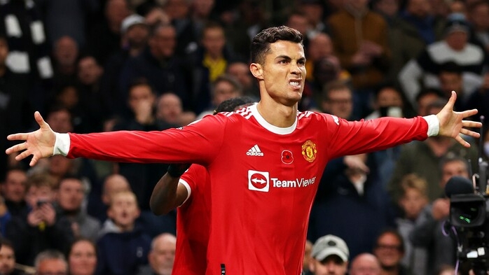 Ronaldo được vinh danh trước thềm derby Manchester